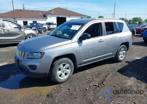 2017 Jeep Compass Sport Fwd z USA, uszkodzony, nr VIN 1C4NJCBA3HD185854